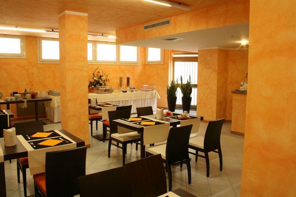 Park Hotel Residence Орбетелло Ресторан фото